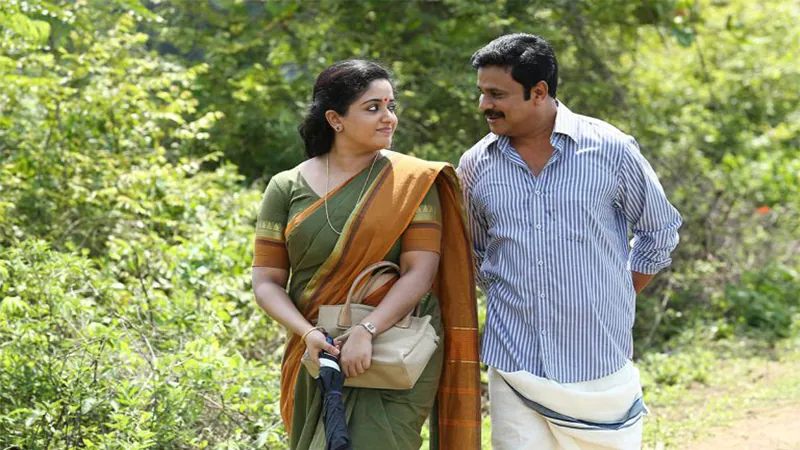 Pinneyum (2016)-Best Romantic Malayalam Movies 